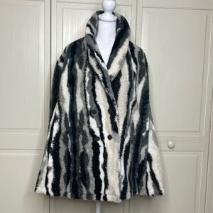 Band Of The Free Womens ‘City Of Angels’ Black Stripe Capelet Size Large NWT